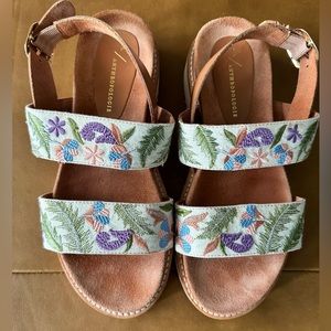 Anthropologie Emily Slingback Embroidered Sandals, Great condition, Gorgeous